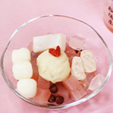 苺ミルク白玉あんみつ